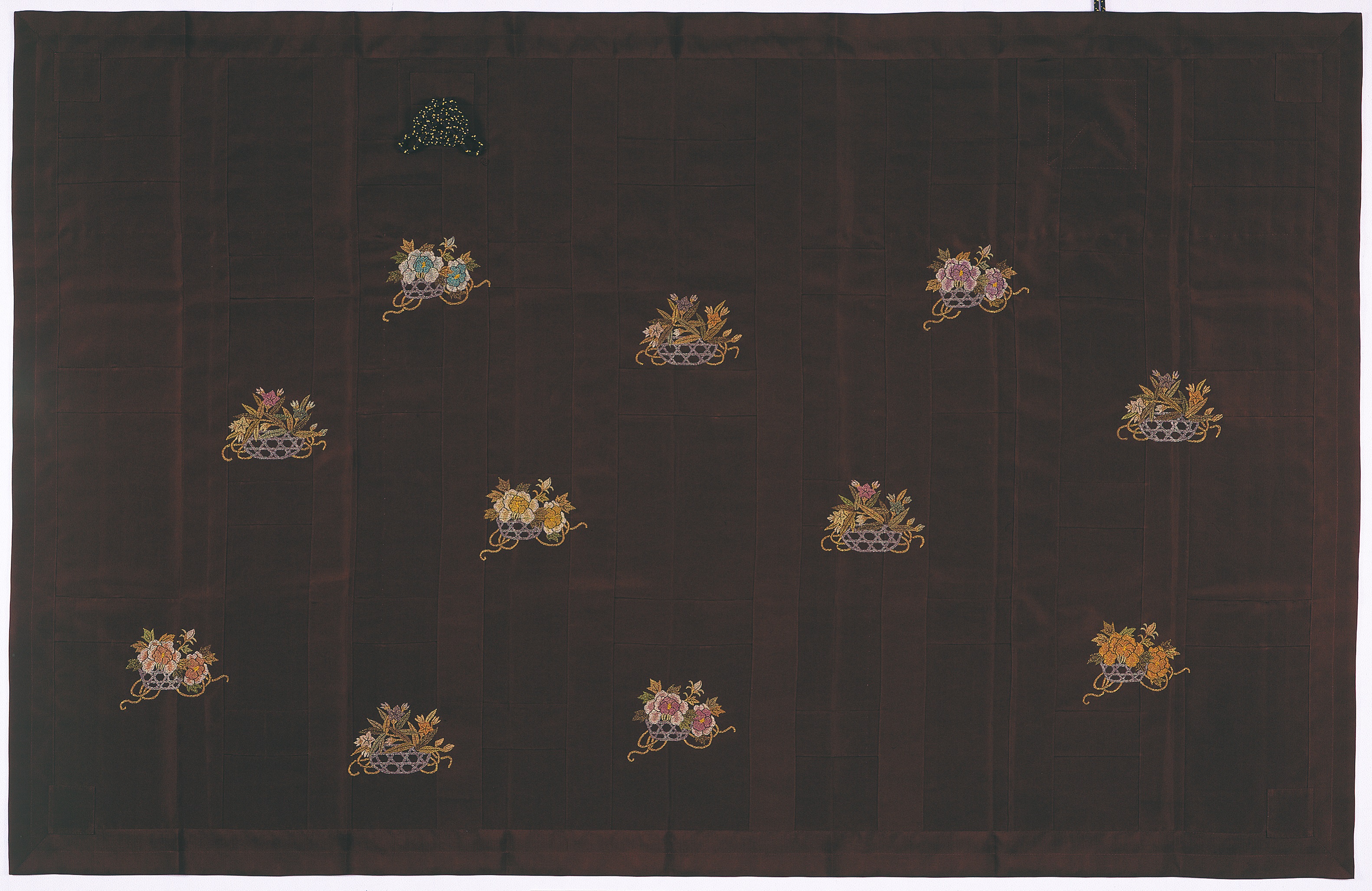 （梅金オリジナル）海老茶色羽二重手刺繍花篭柄縫付七条坐具