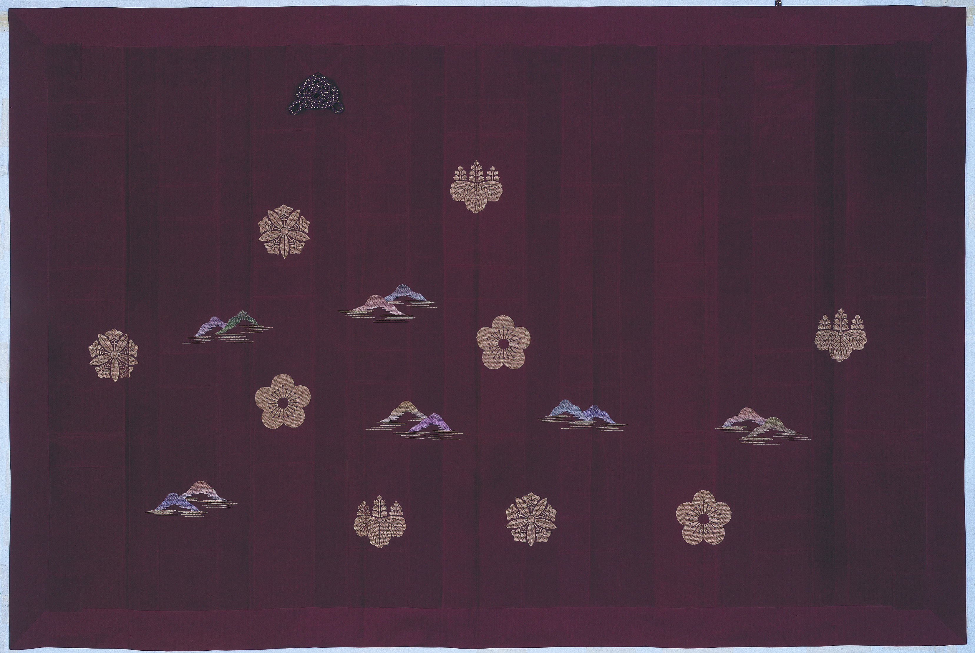 （梅金オリジナル）鳶色羽二重手刺繍遠山に梅花紋両山紋縫付九条坐具
